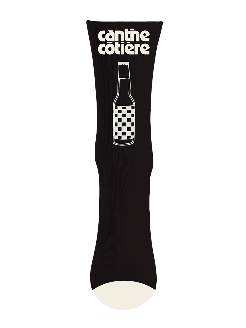 Des chaussettes unisexes, disponibles en 2 couleurs et en taille unique. La Cantine Côtière est née le 11 juillet 2020, en plein contexte pandémique et agit comme une garde côtière culinaire québécoise.
La brigade côtière, tout comme la garde côtière, garde côte à côte un lieu rassembleur et un garde-manger québécois.