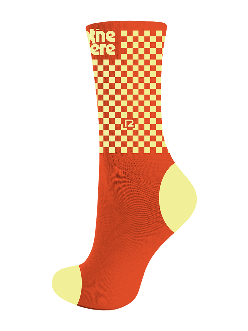 Des chaussettes unisexes, disponibles en 2 couleurs et en taille unique. La Cantine Côtière est née le 11 juillet 2020, en plein contexte pandémique et agit comme une garde côtière culinaire québécoise.
La brigade côtière, tout comme la garde côtière, garde côte à côte un lieu rassembleur et un garde-manger québécois.