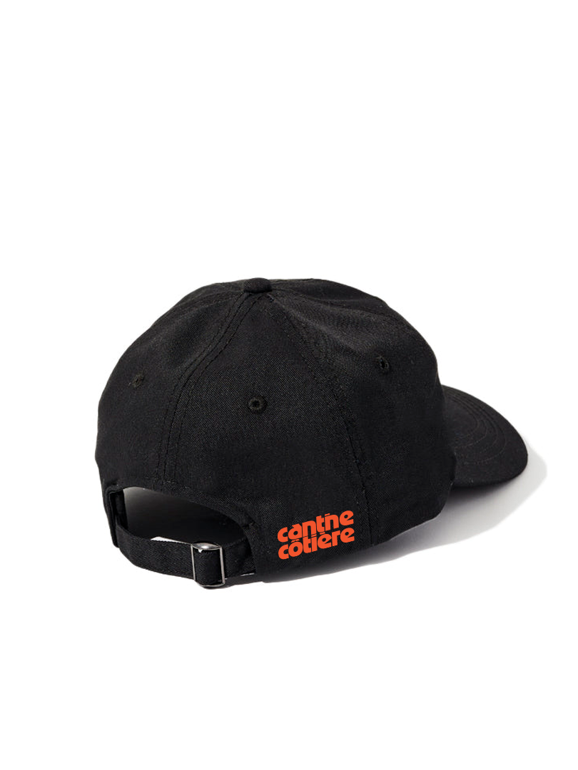 Une casquette unisexe, fabriquée ici, avec amour par nos amis de C'est beau. Disponible en 2 couleurs. La Cantine Côtière est née le 11 juillet 2020, en plein contexte pandémique et agit comme une garde côtière culinaire québécoise.  La brigade côtière, tout comme la garde côtière, garde côte à côte un lieu rassembleur et un garde-manger québécois. 